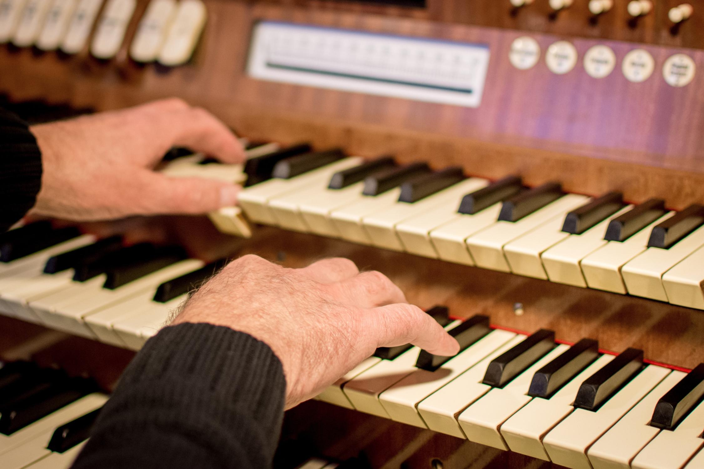 organ-3132290_by_albersHeinemann_pixabay_pfarrbriefservice